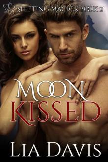 Moon Kissed (BBW witch and shifter romance) (Shifting Magick Trilogy Book 2)