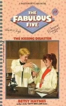 Fabulous Five 007 - The Kissing Disaster